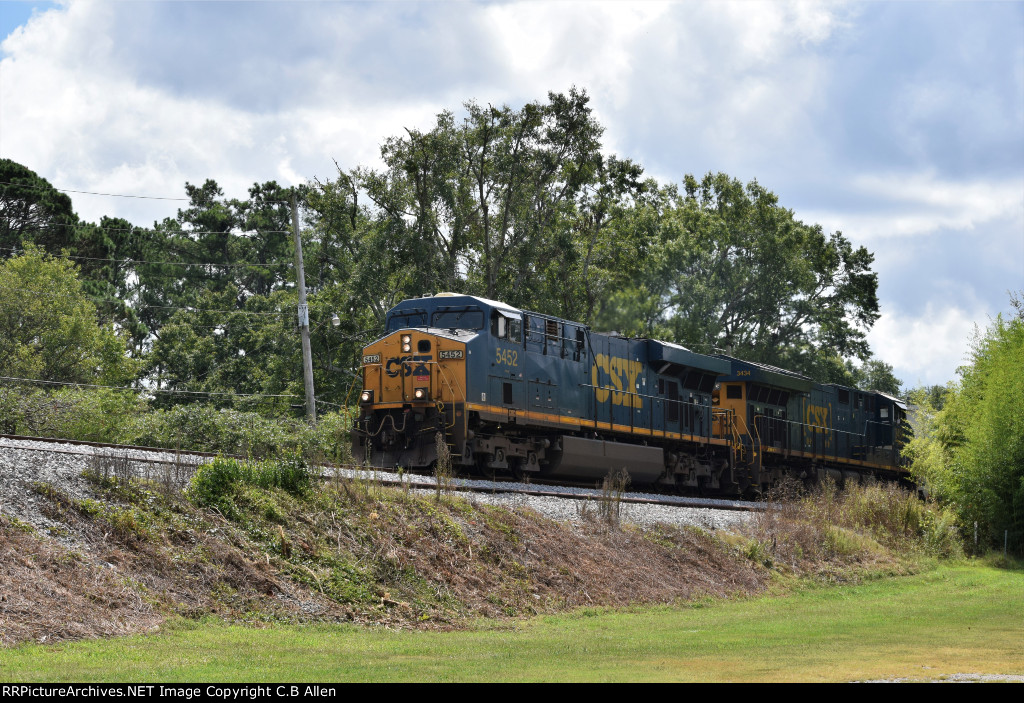 CSX 5452 Leads a NB Manifest on the Edge of Town